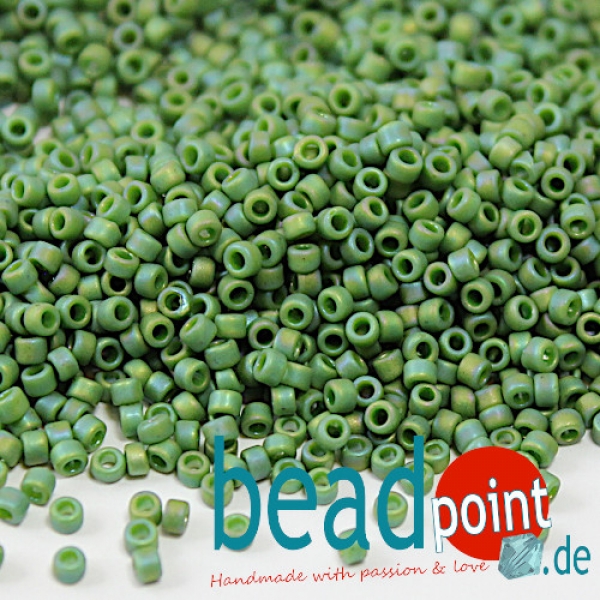 TOHO Roc 15/0 Semi Glazed Rainbow Clover #2633F 8gr